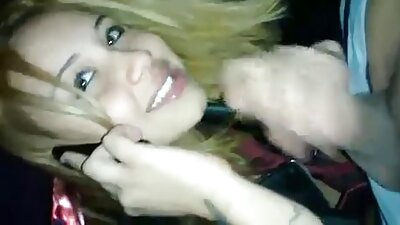 Debbie Tini érinti magát az magyarul beszelo porno film ágyban