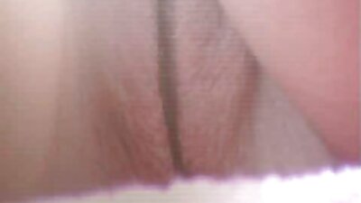 Forró csicsolina film tini Brook kis összenyomja nagy H-kupa mellek szűk pink melltartó